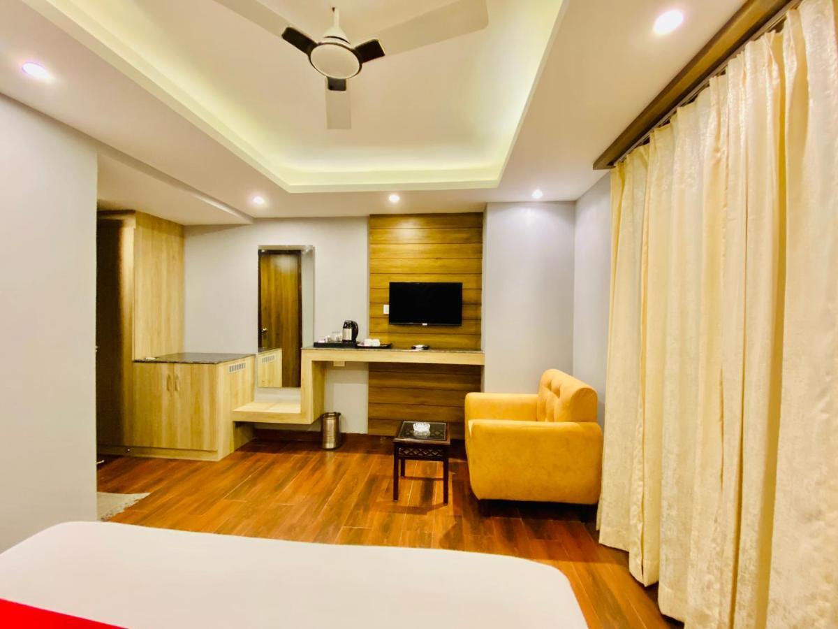 Jhājra The Eleganza酒店 外观 照片