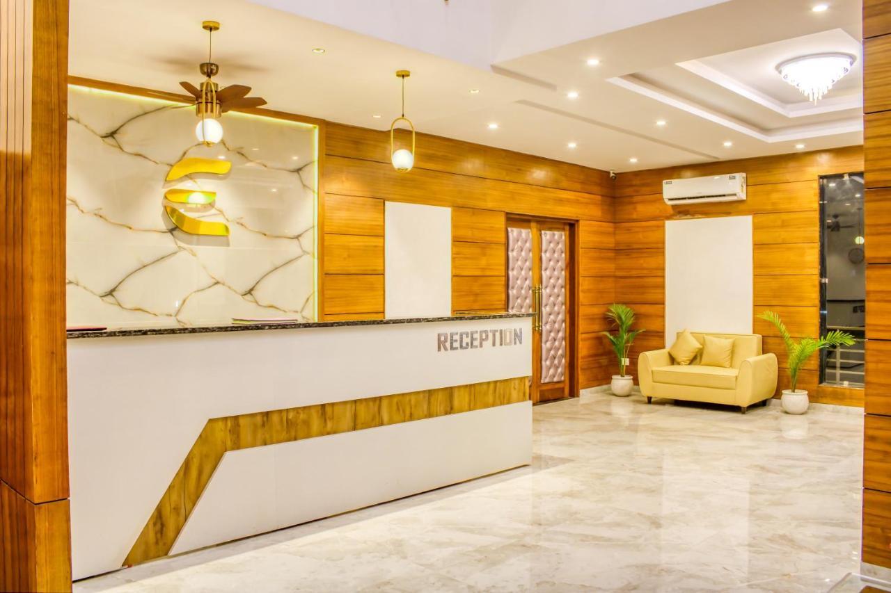 Jhājra The Eleganza酒店 外观 照片